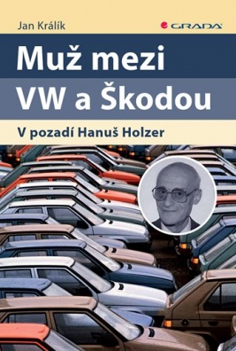 Muž mezi VW a Škodou V pozadí Hanuš Holzer